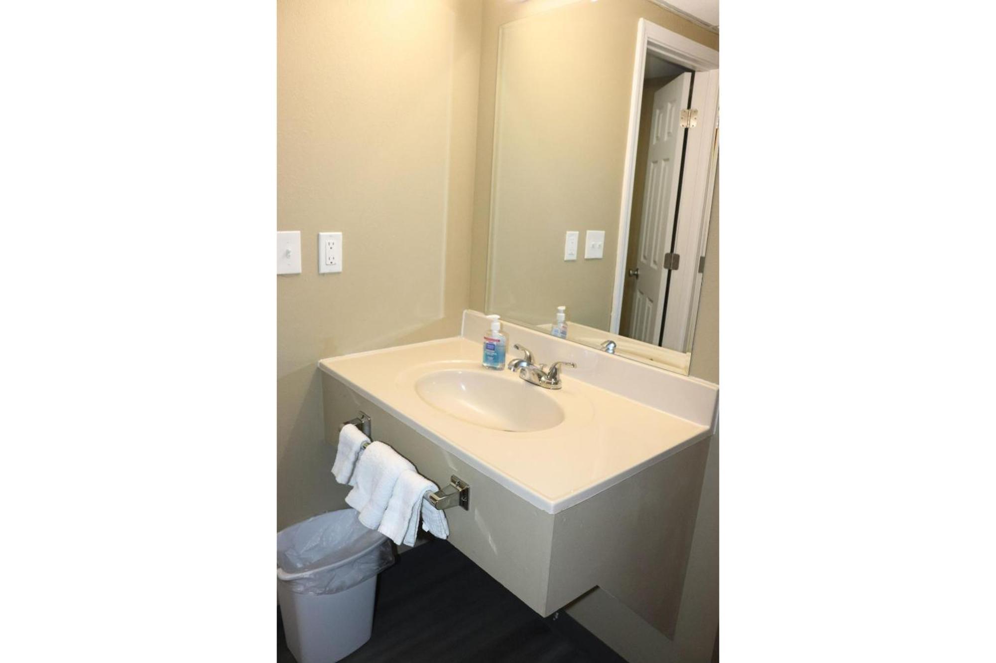 Deluxe Inn & Suites By Oyo Miami Ok Εξωτερικό φωτογραφία